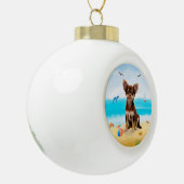 chihuahua hond op het strand keramische bal ornament (Links)