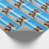 Chihuahua Hond Zittend op Tropisch Strand Cadeaupapier (Hoek)