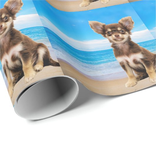 Chihuahua Hond Zittend op Tropisch Strand Cadeaupapier (Rol Hoek)