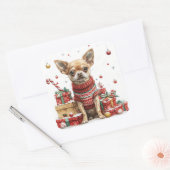 Chihuahua in trui met geschenkdozen vierkante sticker (Envelop)