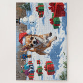 Chihuahua loopt in de sneeuw met kerstmuts legpuzzel (Verticaal)