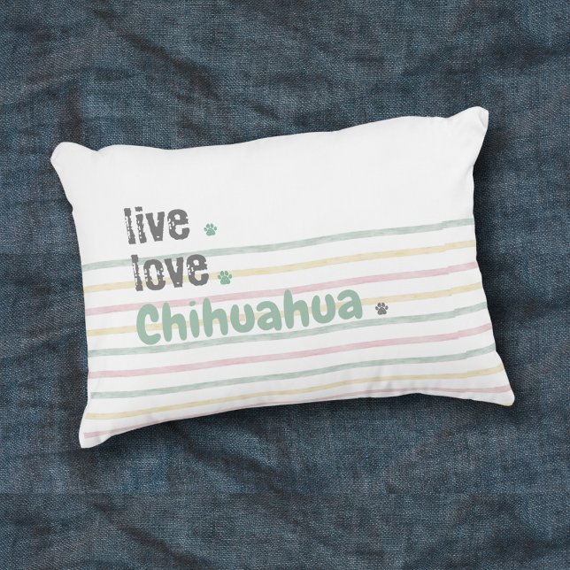 Chihuahua mam live liefde accent kussen (Chihuahua lovers, this throw pillow is perfect to show off your favorite pup!)
