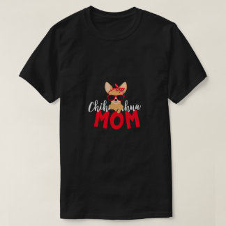 Chihuahua mama met zonnebril en bandana t-shirt