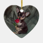 Chihuahua MerryRose die een Roos-sieraar houdt Keramisch Ornament (Voorkant)
