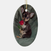 Chihuahua MerryRose die een Roos-sieraar houdt Keramisch Ornament (Rechts)