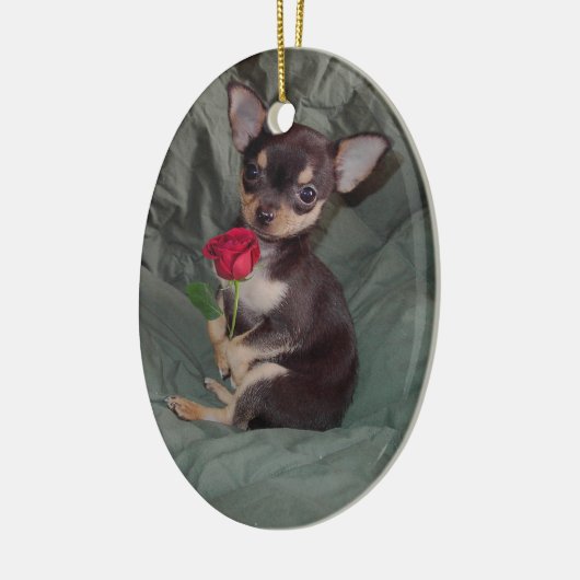 Chihuahua MerryRose die een Roos-sieraar houdt Keramisch Ornament (Links)