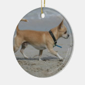Chihuahua op Beach Keramisch Ornament (Links)