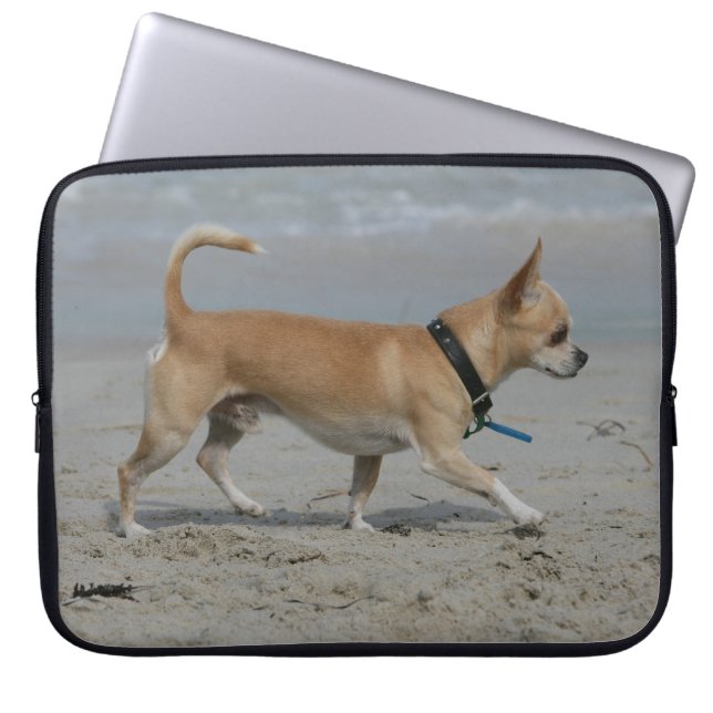 Chihuahua op Beach Laptop Sleeve (Voorkant)