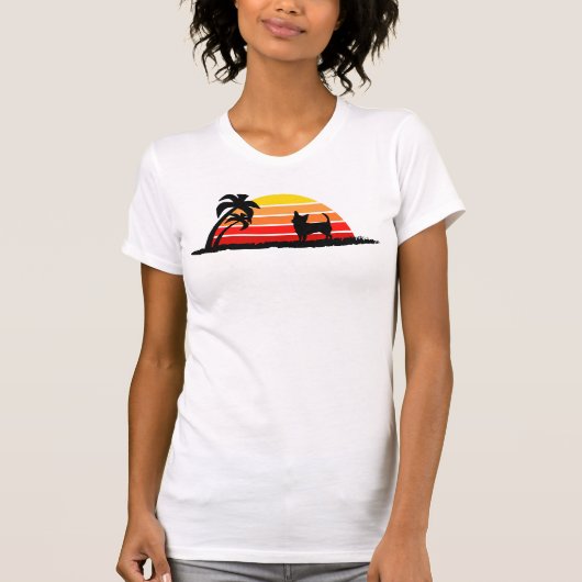 Chihuahua op Sunset Beach T-shirt (Voorkant)