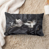 Chihuahua op zwarte zijde kussen (Deken)