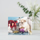 Chihuahua puppy met kerstbal feestdagenkaart (Staand voorkant)