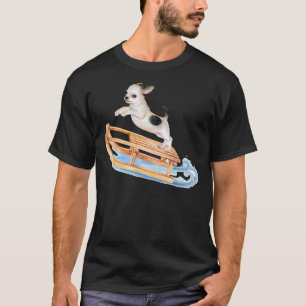 Chihuahua puppy op een buik. De hond leid een sl T-shirt