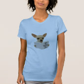 Chihuahua reading how to misbehave   t-shirt (Voorkant)