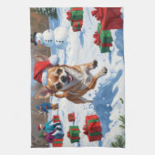 Chihuahua rent in de sneeuw met kerst Pet Theedoek (Verticaal)