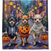 Chihuahua Trick-or-Treating in Halloween Kostuums Douchegordijn (Voorkant)