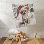 Chihuahua Winter Wonderland Christmas Joy Inbakerdoek<br><div class="desc">Dit feestelijke ontwerp vangt de vrolijke sfeer van het vakantieseizoen, met een schattige pup die een kerstmuts draagt. De hond is genesteld in een winterwonderland, compleet met een sneeuwpop, een versierde kerstboom en prachtig ingepakte cadeaus. Sneeuwvlokken herfsten zachtjes en voegen een magische toets toe aan het tafereel, terwijl de levendige...</div>