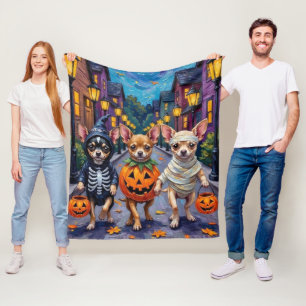 Chihuahua's trick-or-treaten in Halloween-kostuums Fleece Deken