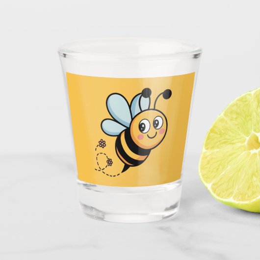 Child-Friendly Bee Mascot with Dotted Trail Shot Glas (Voorkant)