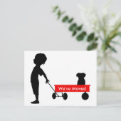 Child Pulling Red Wagon Nieuw adres Aankondigingskaart (Staand voorkant)