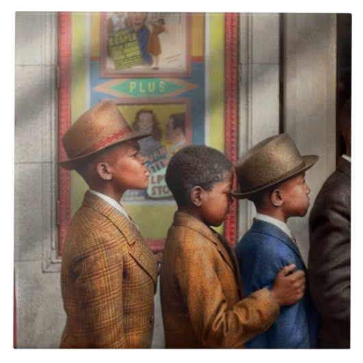 Children - In line to see a movie 1941 Tegeltje (Voorkant)