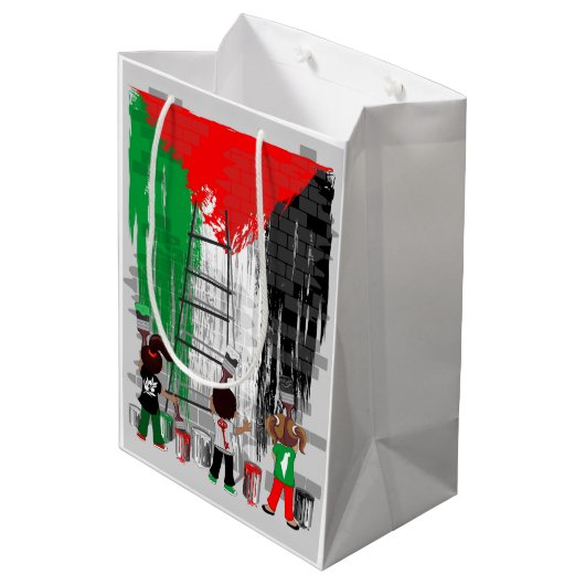 Children of Gaza Painting Palestine Flag  Medium Cadeauzakje (Achterkant Gekanteld)