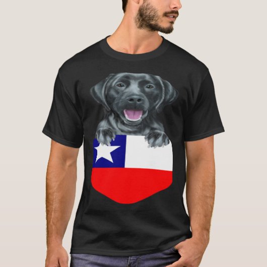 Chile Flag Black Labrador Retriever Dog In Pocket T-shirt (Voorkant)