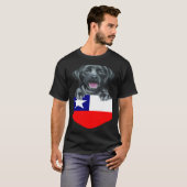 Chile Flag Black Labrador Retriever Dog In Pocket T-shirt (Voorkant volledig)