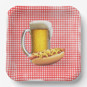 Chili Hot Dog en Bier Op Gingham Papieren Bordje