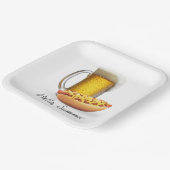 Chili Hot Dog en Bier Op Wit Papieren Bordje (Gebogen)