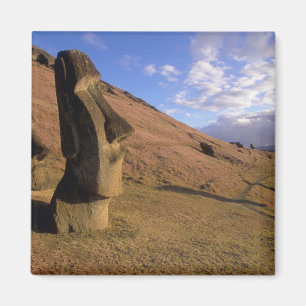 Chili, Paaseiland. Heuvel met Moai Magneet