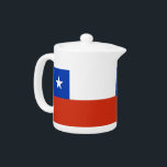 Chili Vlag theepot<br><div class="desc">Verhoog uw thee-ervaring met onze exclusieve theepot met de vlag van Chili! Deze theepot is gemaakt met nauwgezette aandacht voor detail en is meer dan alleen een functioneel item; het is een viering van uw liefde voor Chili en een stijlvolle toevoeging aan uw keukengerei. Het levendige ontwerp toont prominent de...</div>