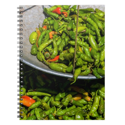 Chili's te koop op de markt notitieboek (Voorkant)