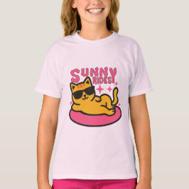 Chill cat cartoon op floatie in zonnige stemming t-shirt