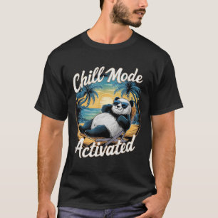 Chill Mode geactiveerd Funny Panda Chilling in de T-shirt