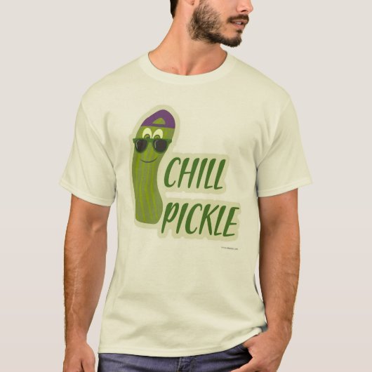 Chill Pickle Funny Veggie Cartoon Pal T-shirt (Voorkant)