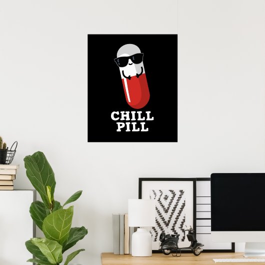 Chill Pill Cool Medicine Pun Dark BG Poster (Thuiskantoor)