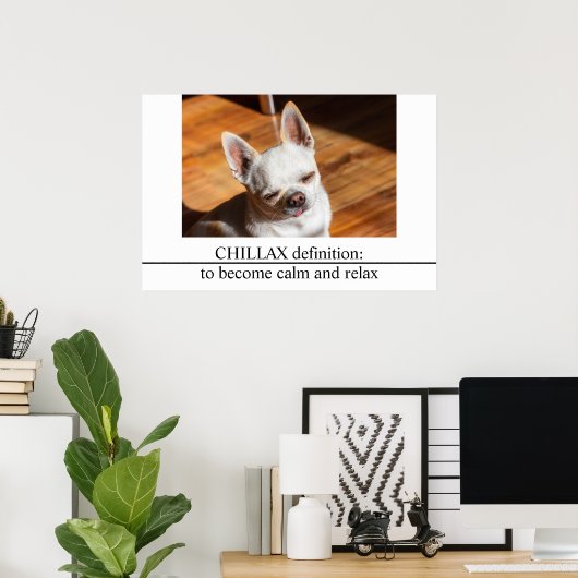 Chillax Chihuahua slaperig ontspannen tong uit Fot Poster (Thuiskantoor)