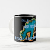 Chillin bij de mok van Dillon-koffie bij het meer (Voorkant links)