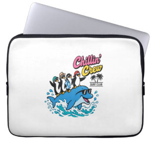 Chillin Crew Surf Club Penguin Dolfijn T-Shirt Laptop Sleeve