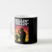Chillin’ & Grillin’ Dark Distressed Koffiemok (Voorkant links)