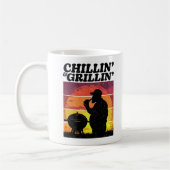  Chillin’ & Grillin’ noodlijdend Koffiemok (Links)
