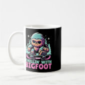 Chillin’ met Bigfoot Alpine Wintersport Snowboa Koffiemok (Links)