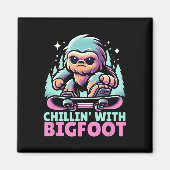 Chillin’ met Bigfoot Alpine Wintersport Snowboa Magneet (Voorkant)