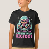 Chillin’ met Bigfoot Alpine Wintersport Snowboa T-shirt (Voorkant)