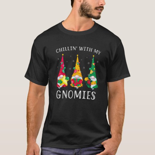 Chillin met mijn gnomen drie gnomen kerstmannen t-shirt (Voorkant)