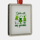 Chillin met mijn gnomen metalen ornament (Rechts)