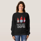 Chillin' met mijn Gnomies Funny Gnome Kerstpaj Trui (Voorkant volledig)
