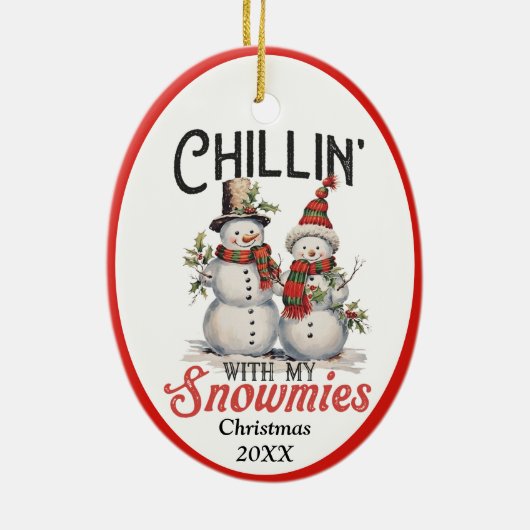 Chillin met mijn sneeuwmies aangepaste kerstjaar keramisch ornament (Achterkant)