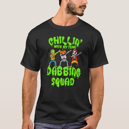 Chillin met mijn team Dabbing Squad Zombie Pumpkin T-shirt (Voorkant)