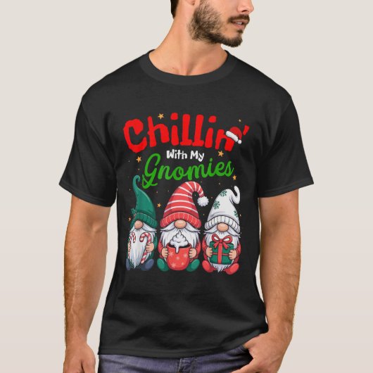 Chillin' With My Gnomies Funny Christmas Gnome Fam T-shirt (Voorkant)